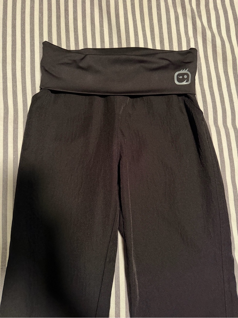 Women’s Black Fold-Over Waist Yoga Style Scrub Pant - Wonder Wink
